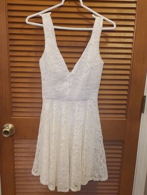 Papaya White Lace V-Neck Sleeveless Dress With Bow On The Back